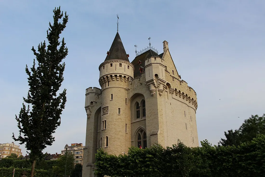 La porte de Hal, seul vestige de la seconde enceinte. 2015