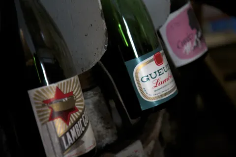 Illustration: bottled lambic and gueuze